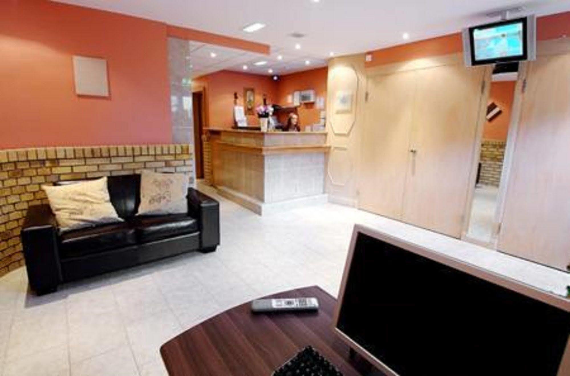 הונסלו Rosemount Hotel Heathrow מראה פנימי תמונה