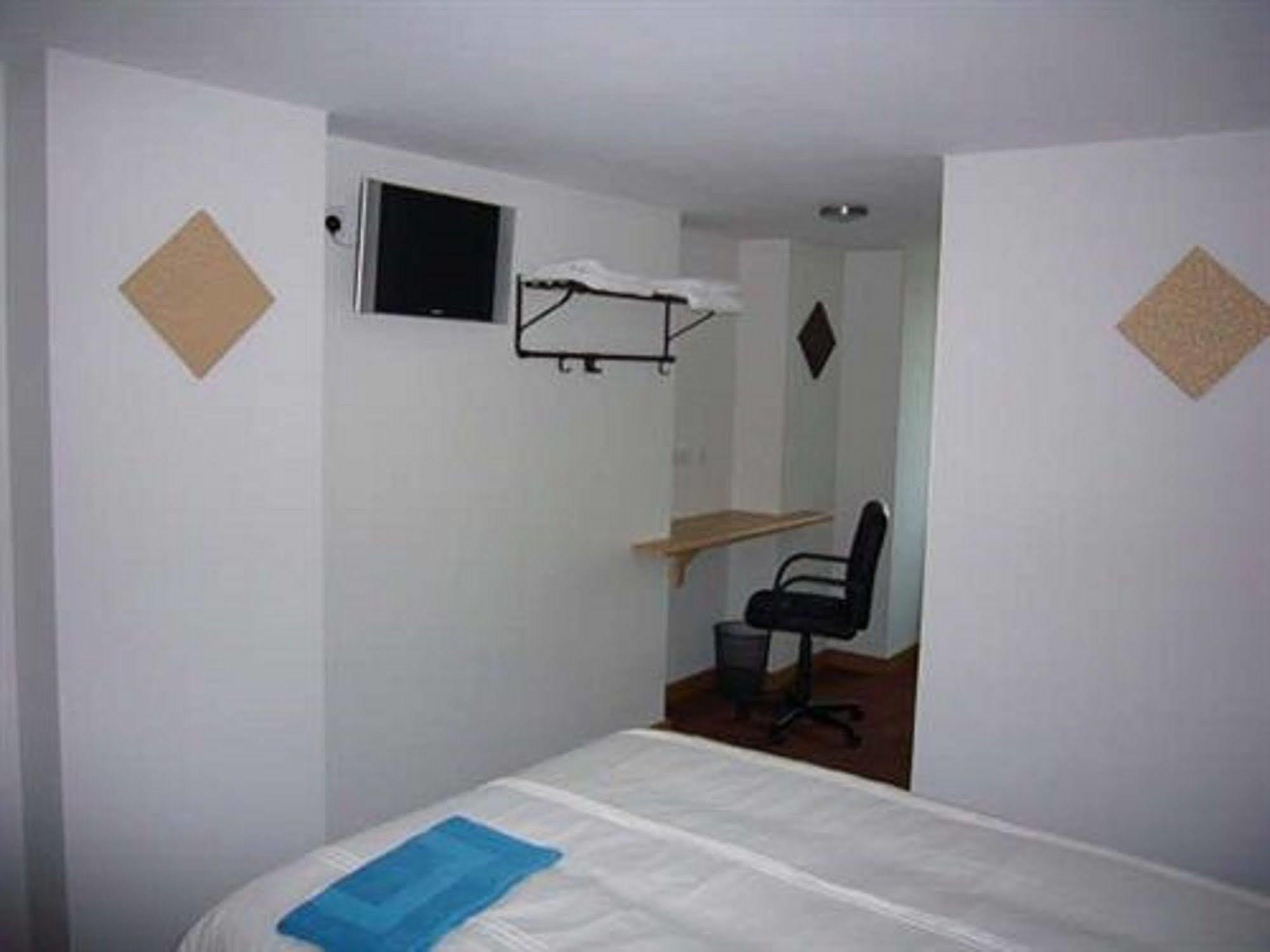 הונסלו Rosemount Hotel Heathrow מראה חיצוני תמונה