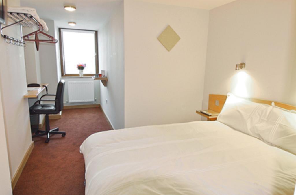 הונסלו Rosemount Hotel Heathrow חדר תמונה